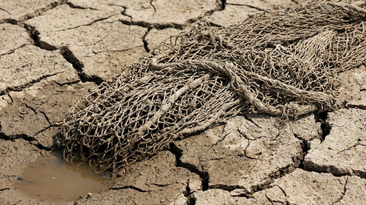 Обмеление Урала лишило рыбаков выхода в Каспийское море