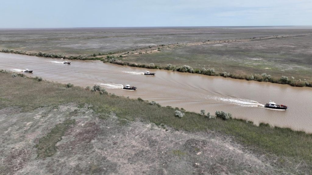 В Атырау углубили канал для выхода спасфлота в Каспийское море